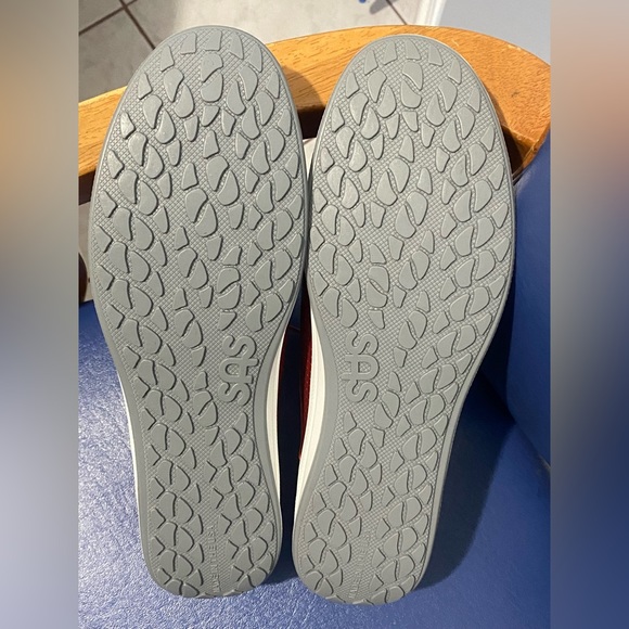 New SAS Sporty Lux leather walking/tennis shoe, Ruby Perf, Size 9N - Picture 5 of 16